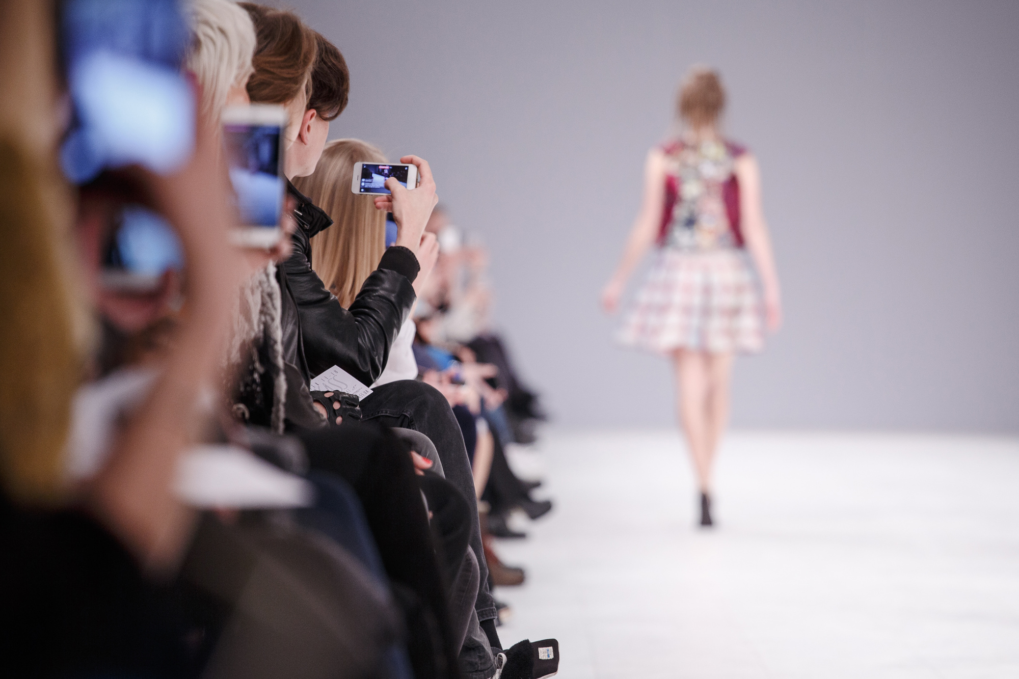 Supports sales presentations, fashion shows and fairs Supports sales presentations, fashion shows and fairs